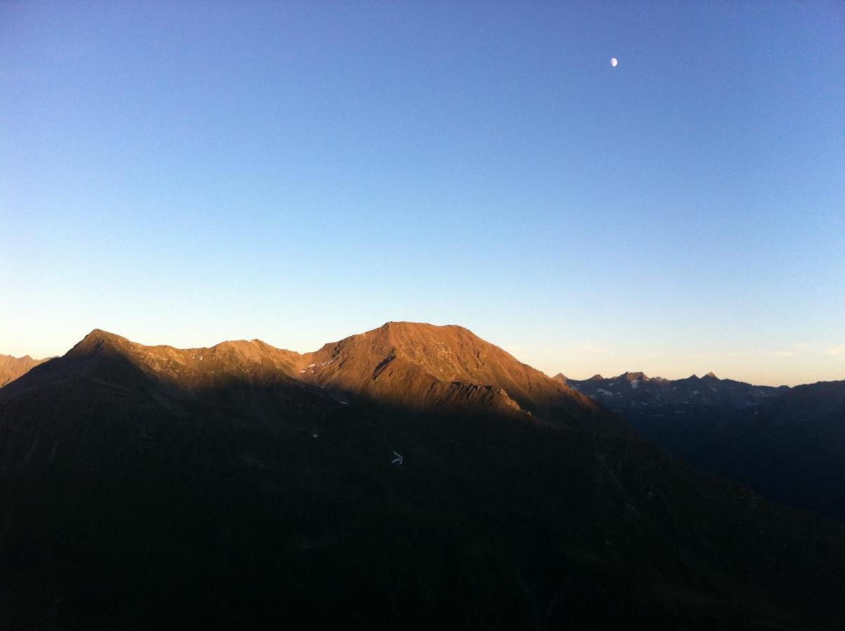 B&B Ursi Andermatt Bagian luar foto
